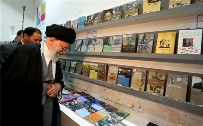 بازدید رهبر معظم انقلاب از سی و‌‌ یکمین نمایشگاه بین‌المللی کتاب تهران