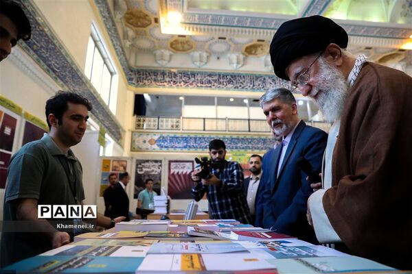 بازدید رهبر انقلاب از سی و‌‌ یکمین نمایشگاه بین‌المللی کتاب تهران