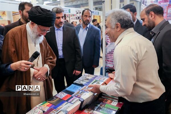 بازدید رهبر انقلاب از سی و‌‌ یکمین نمایشگاه بین‌المللی کتاب تهران