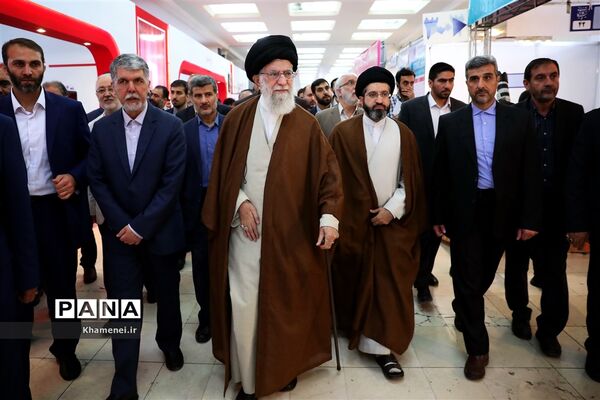 بازدید رهبر انقلاب از سی و‌‌ یکمین نمایشگاه بین‌المللی کتاب تهران
