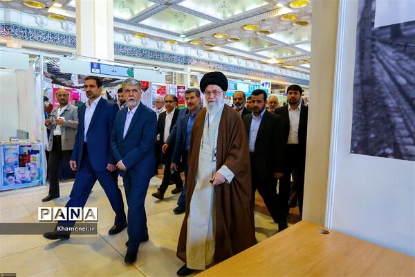 بازدید رهبر انقلاب از سی و‌‌ یکمین نمایشگاه بین‌المللی کتاب تهران