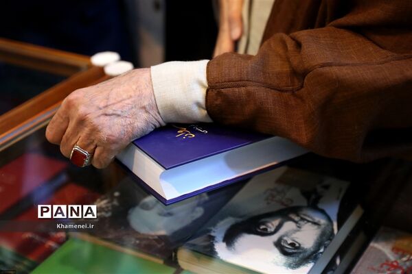 بازدید رهبر انقلاب از سی و‌‌ یکمین نمایشگاه بین‌المللی کتاب تهران