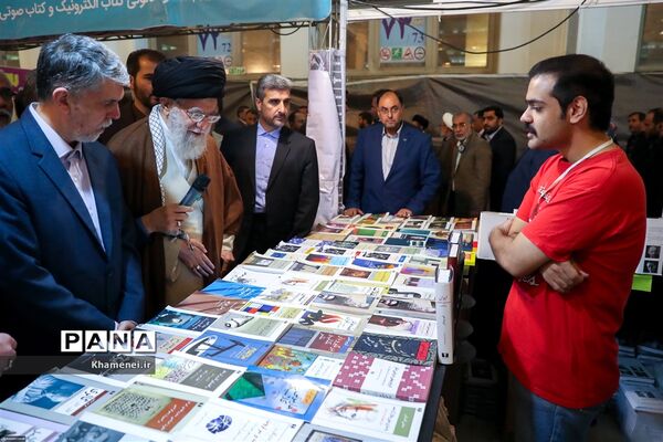 بازدید رهبر انقلاب از سی و‌‌ یکمین نمایشگاه بین‌المللی کتاب تهران