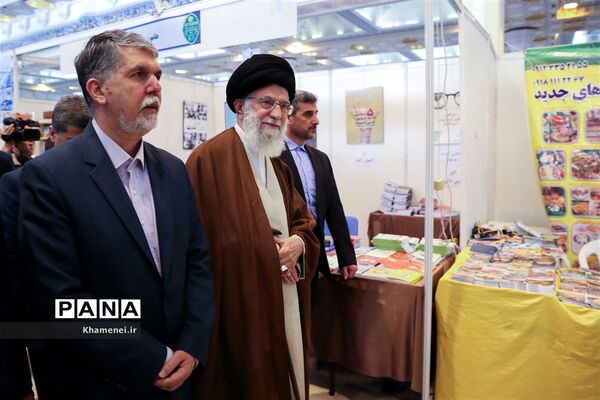 بازدید رهبر انقلاب از سی و‌‌ یکمین نمایشگاه بین‌المللی کتاب تهران