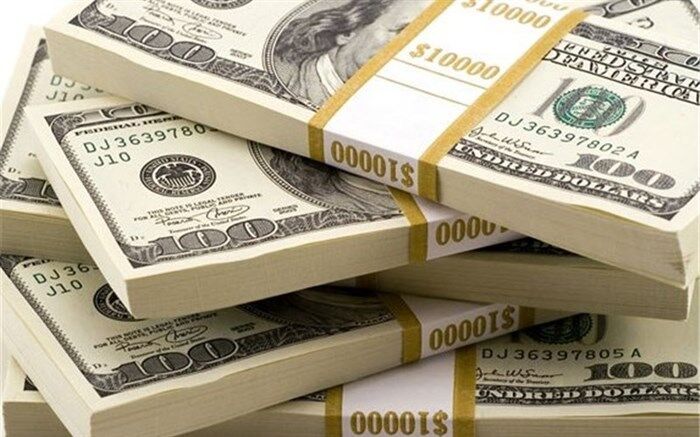 بانک‌ها، ارز گردشگران و سرمایه‌گذاران خارجی را خریداری می‌کنند