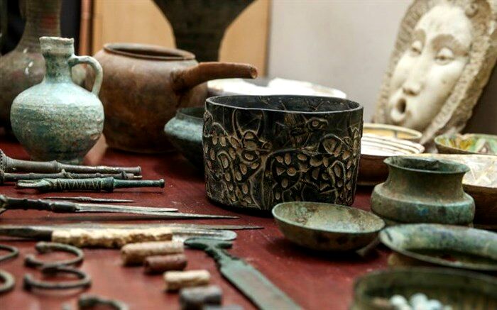 کشف 70 میلیارد ریالی اشیاء عتیقه در محمودآباد