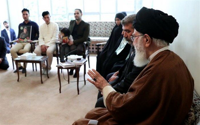 دیدار خانواده‌های دو شهید نیروی انتظامی با رهبر معظم انقلاب