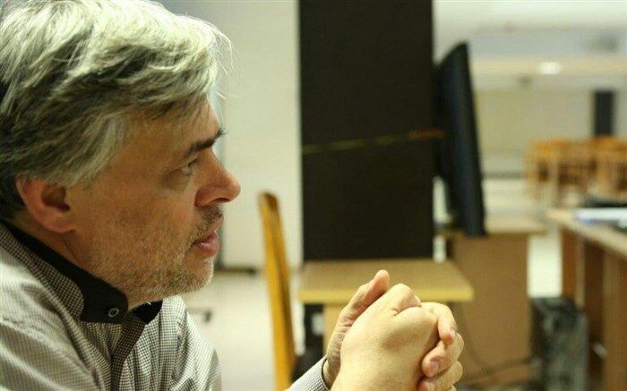 واکنش محمد مهاجری به غیبت رئیسی در سفر روحانی به مشهد: نشان داد فرد کم‌تحملی است