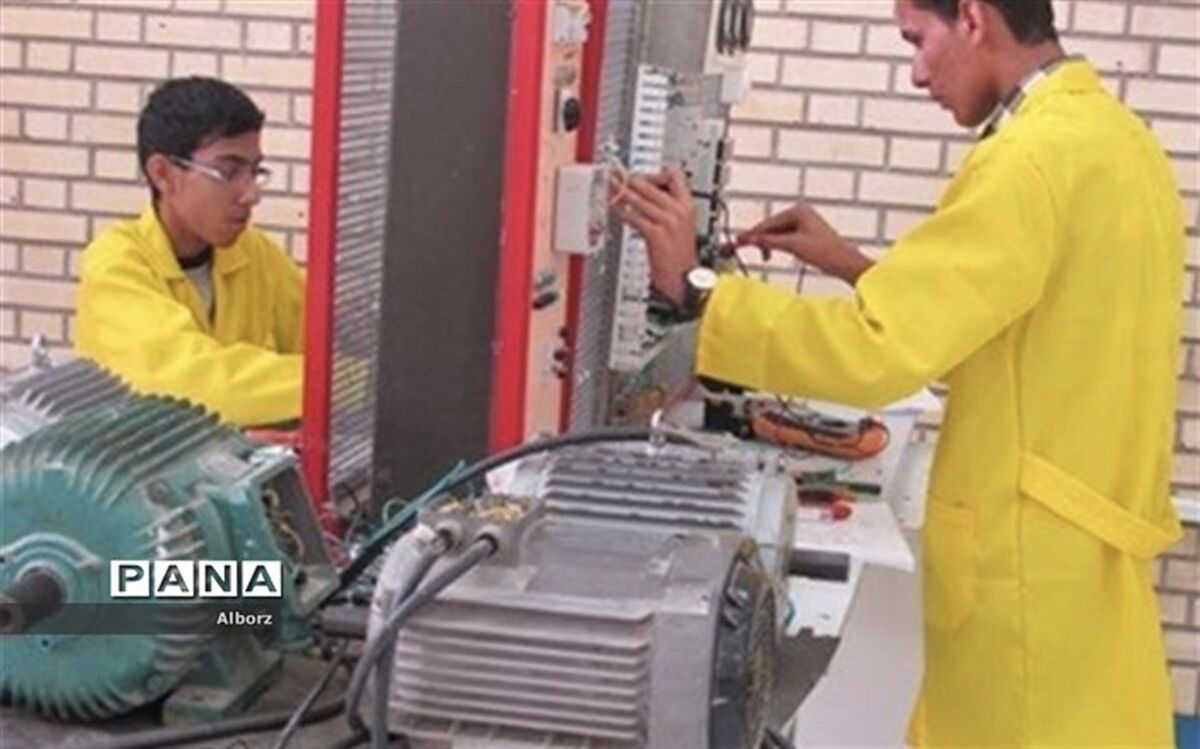 رئیس دانشگاه فنی و حرفه‌ای: باید آموزش‌های نظری به عملی تبدیل شود