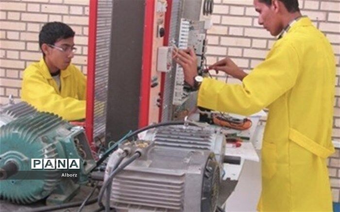 رئیس دانشگاه فنی و حرفه‌ای: باید آموزش‌های نظری به عملی تبدیل شود