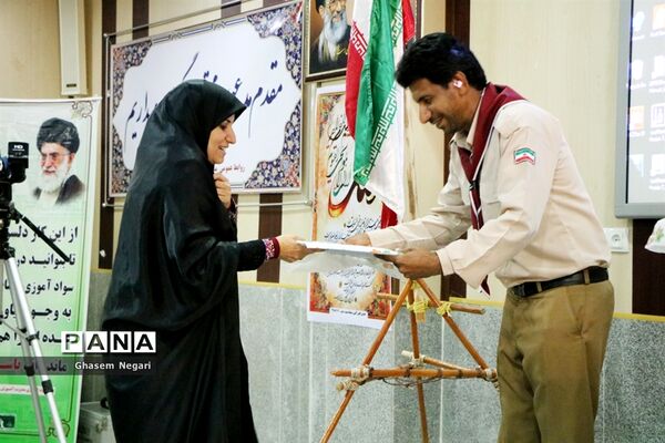 مراسم تجلیل از مربیان پیشتاز مدارس شهرستان رودان
