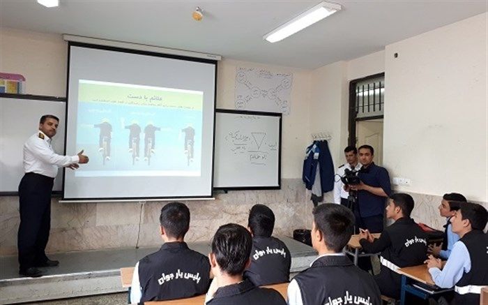 طرح پلیس یاران جوان در آموزشگاه شاهد معراج به صورت آزمایشی اجرا شد