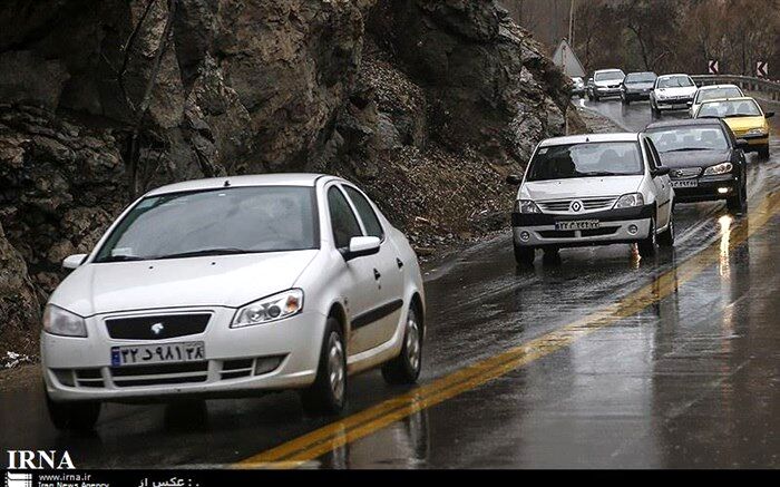 بارش باران در محورهای ۳ استان