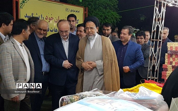 بازدید وزیر اطلاعات از غرفه های مددجویان کمیته امداد استان البرز
