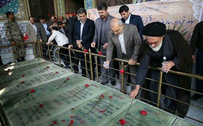 عطرافشانی گلزار شهدای سوم خرداد با حضور آیت‌الله سعیدی