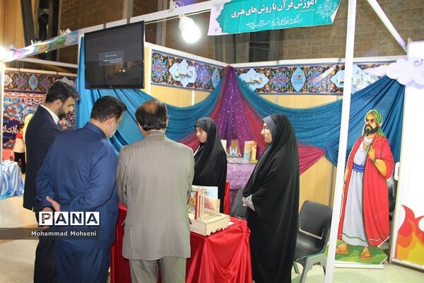 بازدید مدیرکل اداره قرآن، عترت و نماز آموزش و پرورش از نمایشگاه قرآن کریم