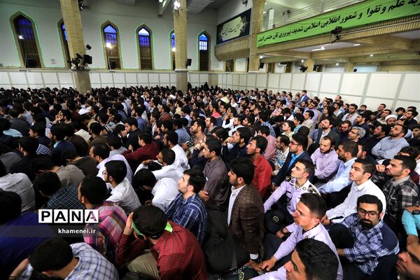 دیدار جمعی از دانشجویان و نمایندگان تشکل‌های دانشجویی با رهبر معظم انقلاب