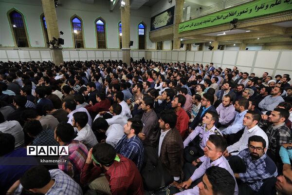 دیدار جمعی از دانشجویان و نمایندگان تشکل‌های دانشجویی با رهبر معظم انقلاب
