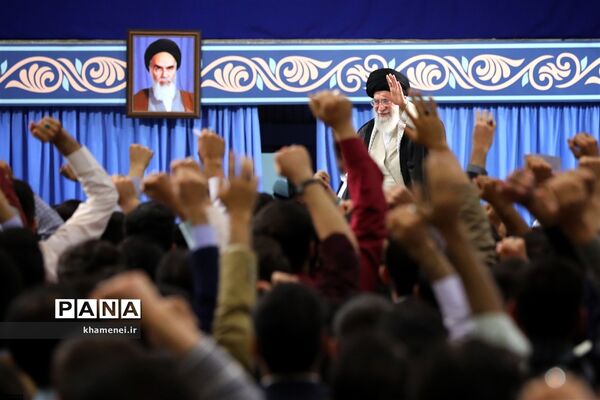 دیدار جمعی از دانشجویان و نمایندگان تشکل‌های دانشجویی با رهبر معظم انقلاب