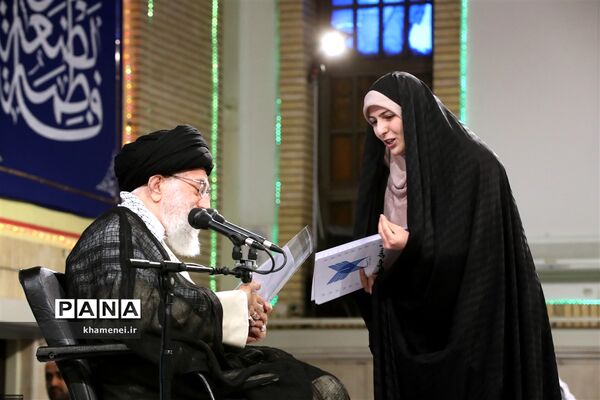 دیدار جمعی از دانشجویان و نمایندگان تشکل‌های دانشجویی با رهبر معظم انقلاب