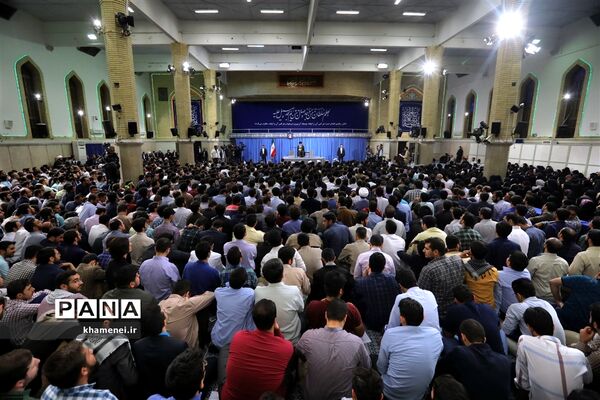 دیدار جمعی از دانشجویان و نمایندگان تشکل‌های دانشجویی با رهبر معظم انقلاب