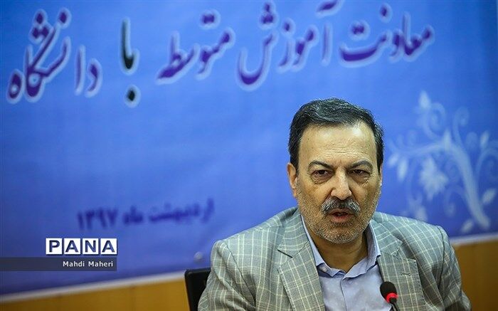معاون متوسطه آموزش‌و‌پرورش: دوران تحصیل در هنرستان‌ها ۵ساله می‌شود