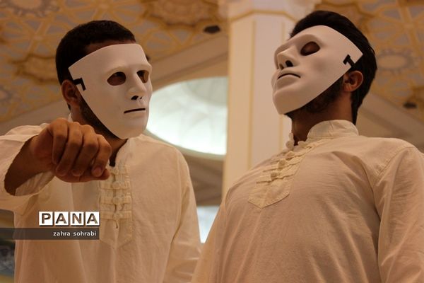 نمایش  انسان و شیطان در نمایشگاه بین المللی قرآن کریم