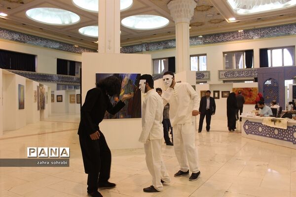 نمایش  انسان و شیطان در نمایشگاه بین المللی قرآن کریم