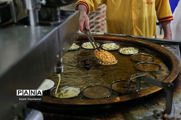 پخت زولبیا و بامیه در ماه رمضان