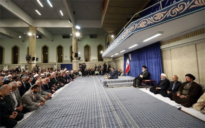 از اصلاح طلبان تا اصولگرایان؛ چه کسانی امروز به دیدار رهبری رفتند؟ + عکس