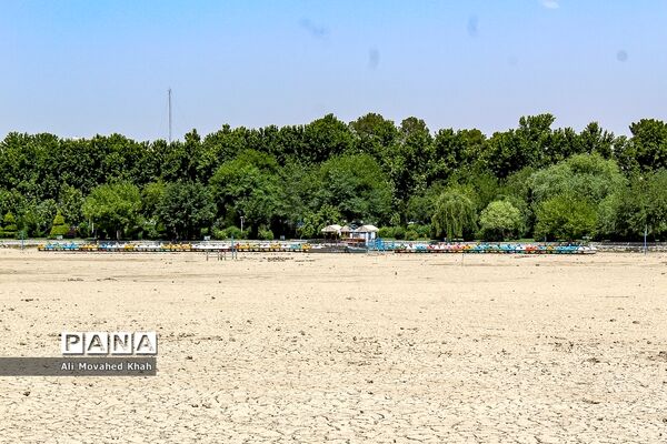 سی و سه پل بدون زاینده رود