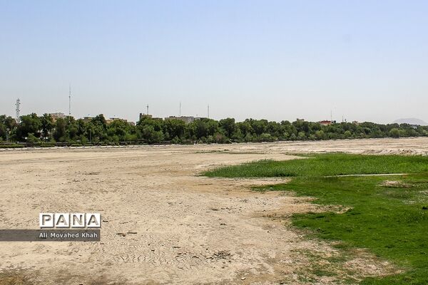سی و سه پل بدون زاینده رود