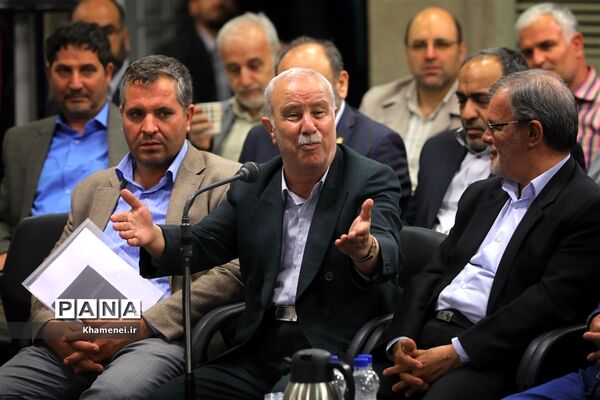 دیدار جمعی از شاعران و اهالی فرهنگ و ادب با مقام معظم رهبری