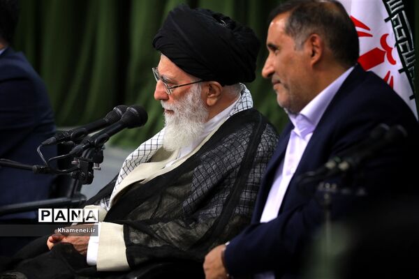 دیدار جمعی از شاعران و اهالی فرهنگ و ادب با مقام معظم رهبری