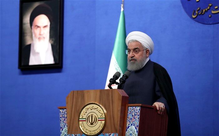 تصاویر/ از علی نصیریان و جمشید مشایخی تا فاطمه معتمدآریا و محمود دولت آبادی، در دیدار رئیس جمهور با اهالی فرهنگ و هنر