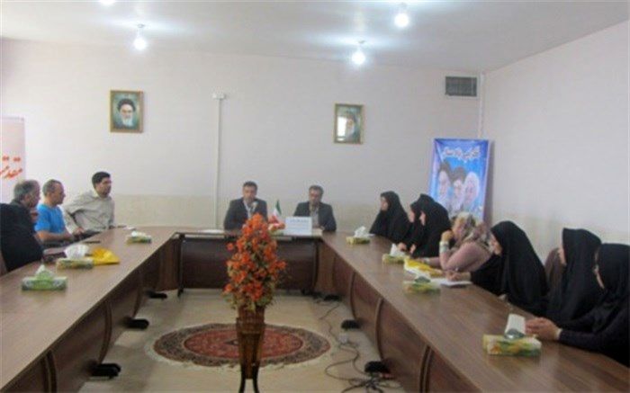 سومین جلسه کمیته لباس فرم مدارس نطنز برگزار گردید