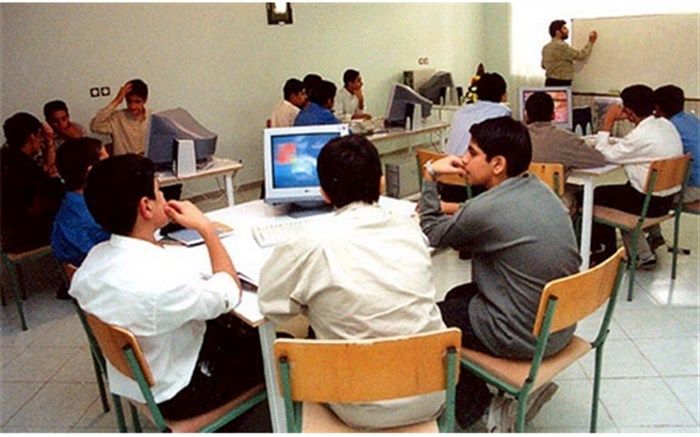 مدیر کل دفتر آموزش‌های فنی وحرفه‌ای خبر داد: تدریس بیش از 200 رشته مهارتی در هنرستان‌های فنی و حرفه‌ای و کاردانش