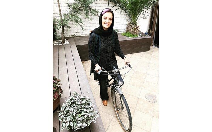 میترا حجار: تا کی باید به جای خیابان، در حیاط خانه دوچرخه‌سواری کنیم؟! + تصویر