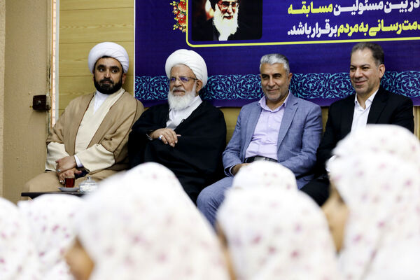 جشن تکلیف دختران در دفتر امام جمعه یزد