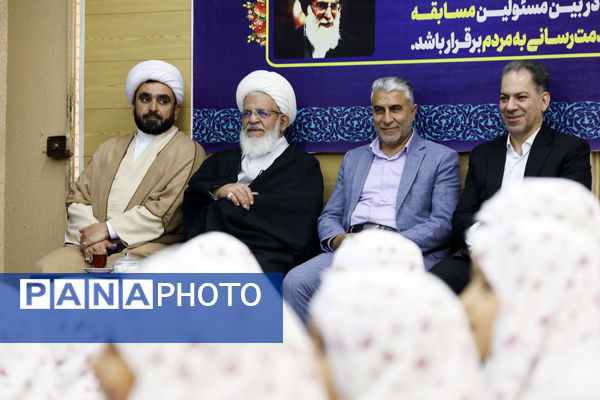 جشن تکلیف دختران در دفتر امام جمعه یزد