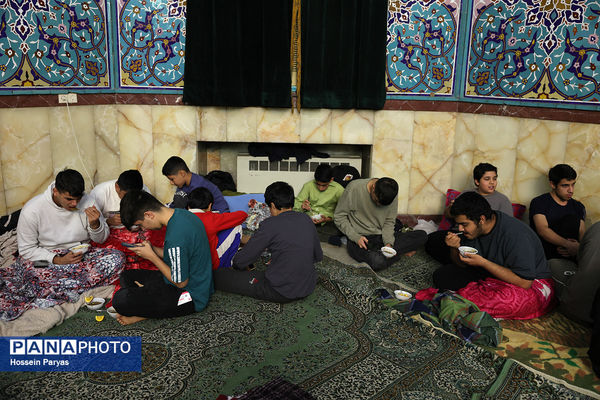 اعتکاف دانش‌آموزی در حسینیه ارشاد