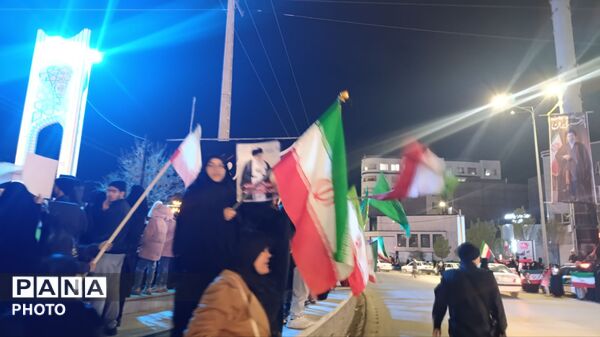 تجمع جوانان‌‌و‌نوجوانان‌در‌بیعت با رهبر انقلاب در نیشابور