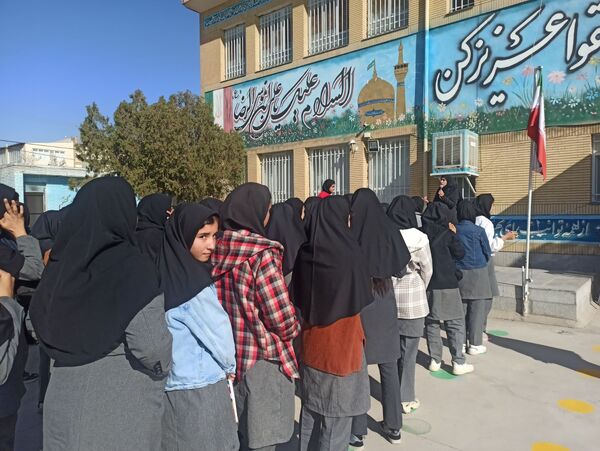 انتخابات شورای دانش آموزی در دبیرستان دخترانه امید 