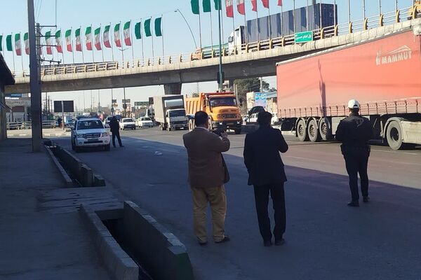 بازدید دانش‌آموزان دبیرستان وحدت شفیعی از مرکز معاینه فنی خودرو کهریزک 