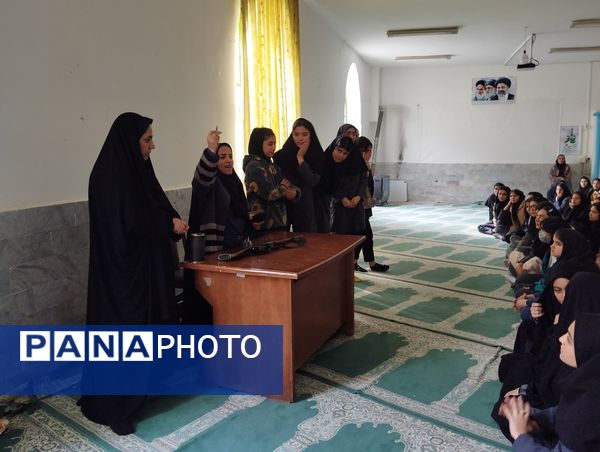 آموزش آمادگی دفاعی در سطح مدارس شهر آشخانه