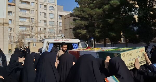 عطر شهادت در کلاس درس ؛ دانش آموزان شاهد وصال میزبان شهید گمنام شدند