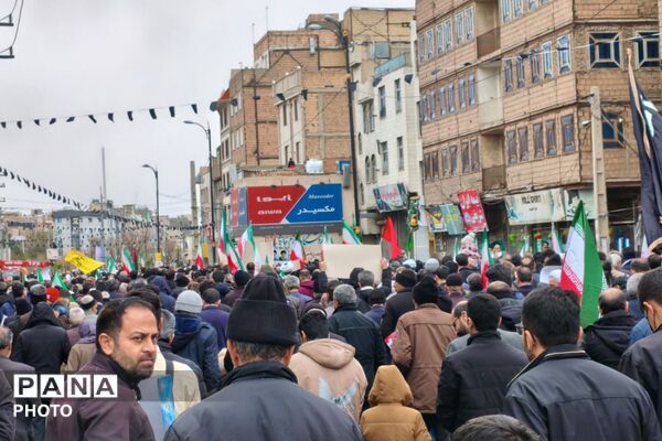 تجدید پیمان مردم ولایتمدار بهارستانی با سومین رهبر انقلاب در روز قدس