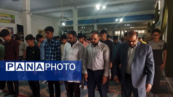 اولین نماز جماعت دبیرستان شاهد ابوذر غفاری در سال تحصیلی جدید 