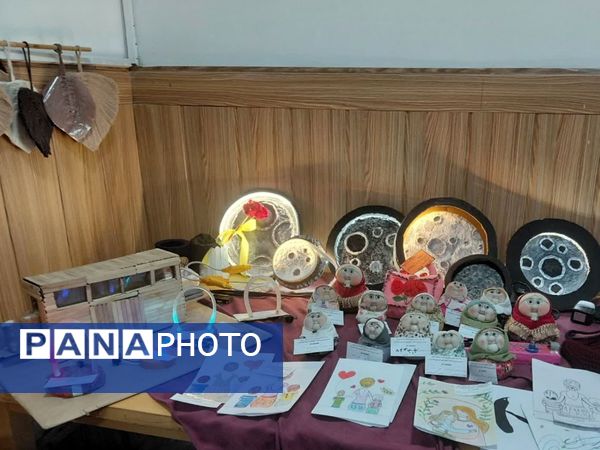 نمایشگاه دست‌سازه‌های هنری در دبیرستان علی افشارنژاد