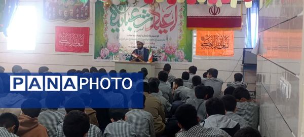 شادی دانش‌آموزان راه ایمان قلعه‌گنج در جشن ولادت حضرت علی‌اکبر(ع)